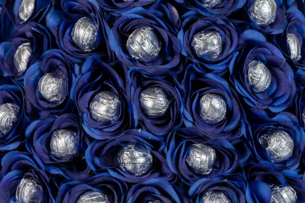 Blue Roses Truffle Tray - Image 4